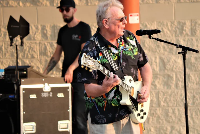 The Blueshounds live